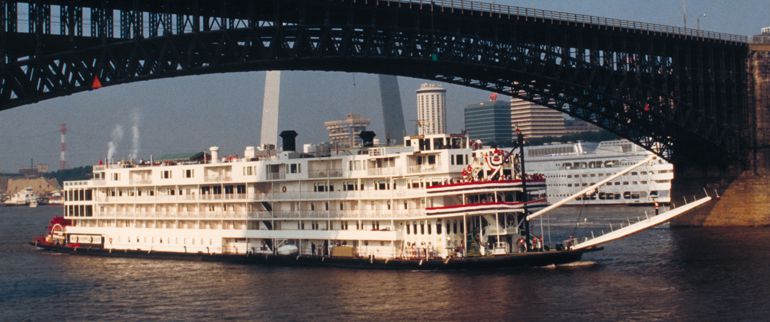St.%20Louis%20Riverboat%20on%20the%20Mississippi
